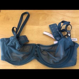 Victoria’s Secret dream angels lace accent bra set